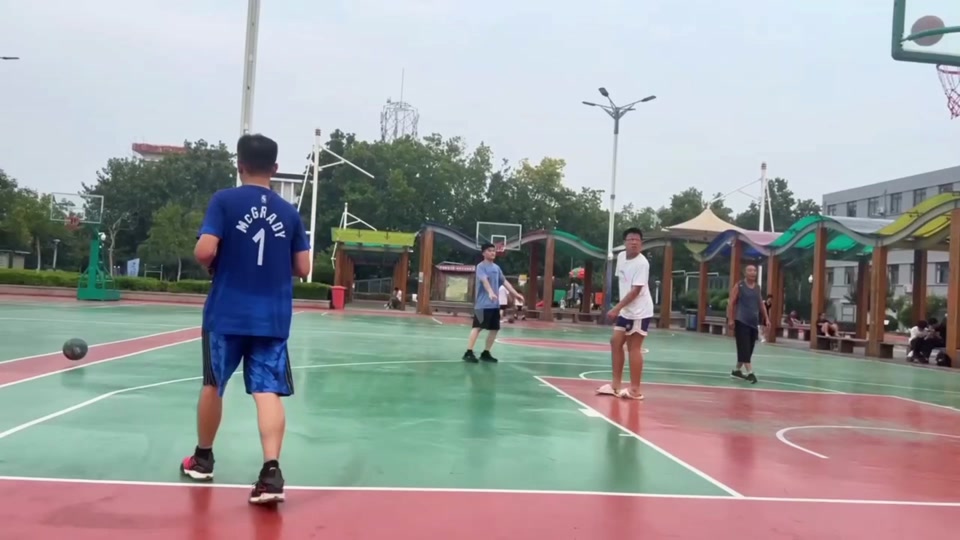 埃弗顿则在